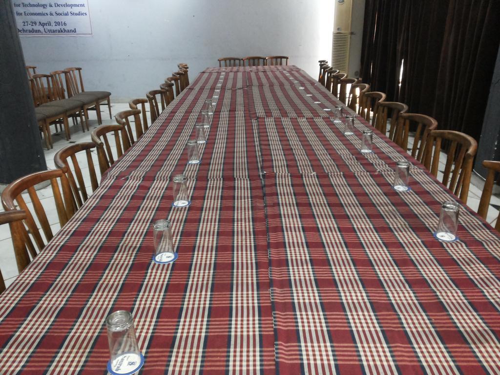 Hotel Saurab Dehradun Extérieur photo