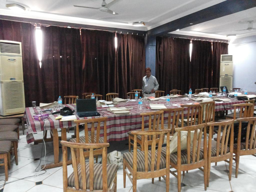 Hotel Saurab Dehradun Extérieur photo