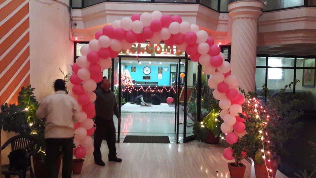 Hotel Saurab Dehradun Extérieur photo