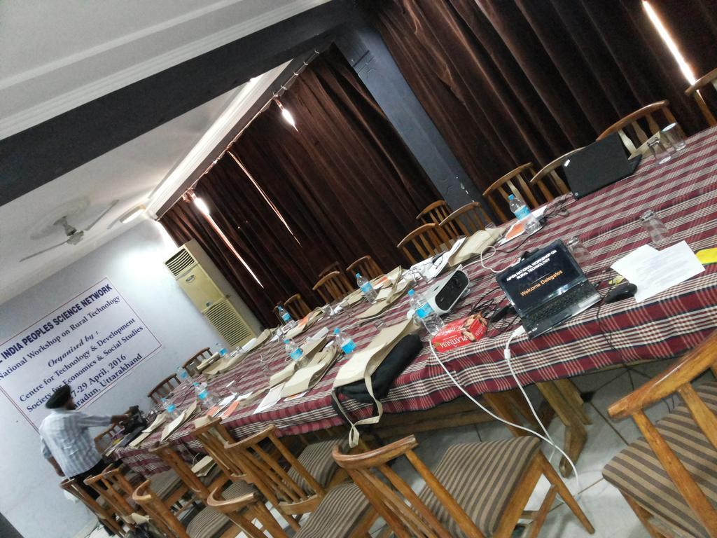 Hotel Saurab Dehradun Extérieur photo
